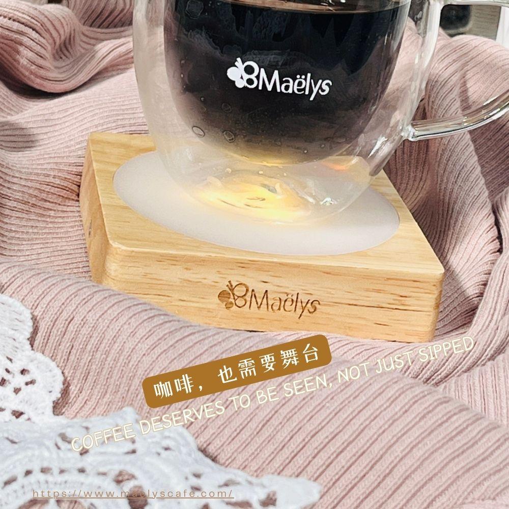 【Maëlys】LED實木發光底座｜三色光小夜燈 × 咖啡微溫展示座｜USB無線充電款(限定款)
