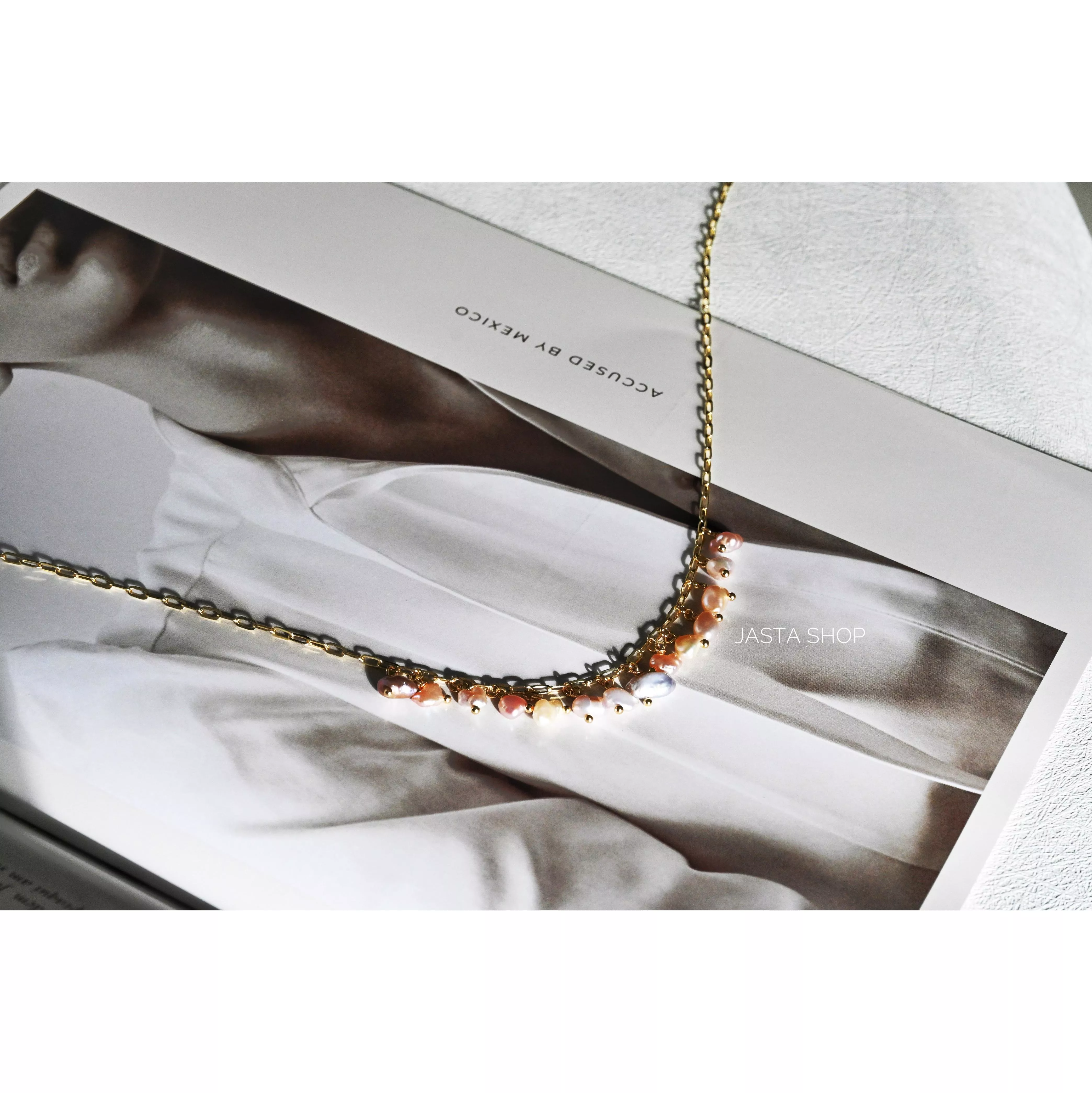 Celeste Glow 磁吸扣極光珍珠項鍊