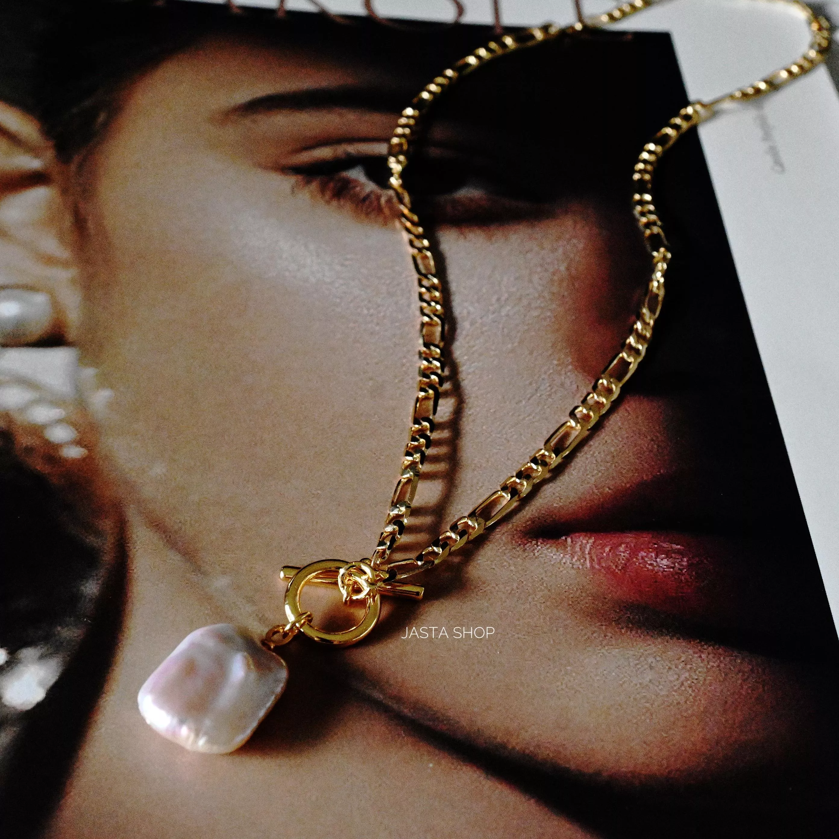 Luna Glow 天然異形珍珠鎖骨鍊