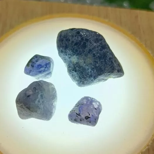 堇青石水晶碎石原礦