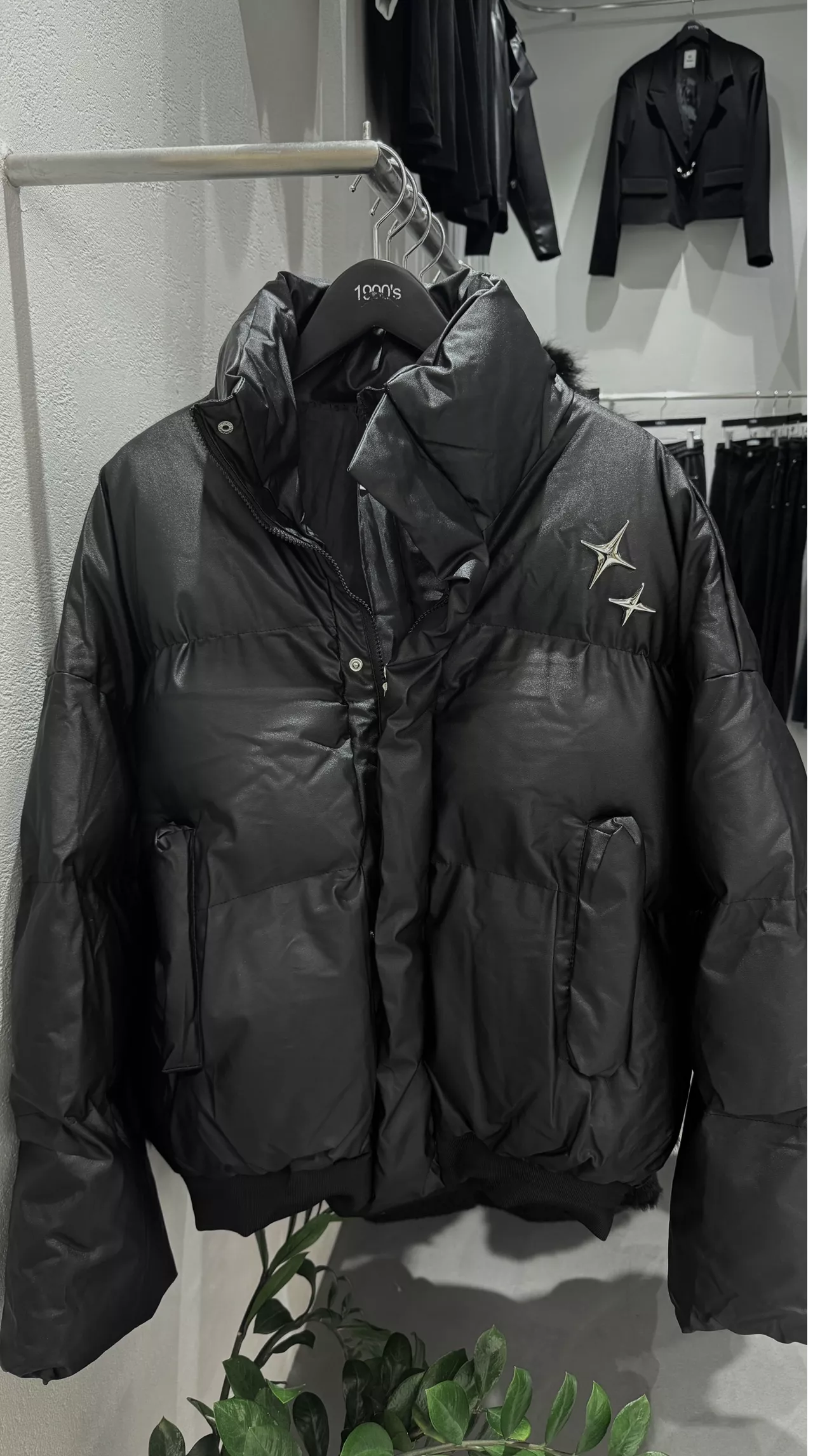 CF22_十字星胸針 啞光皮革棉服外套