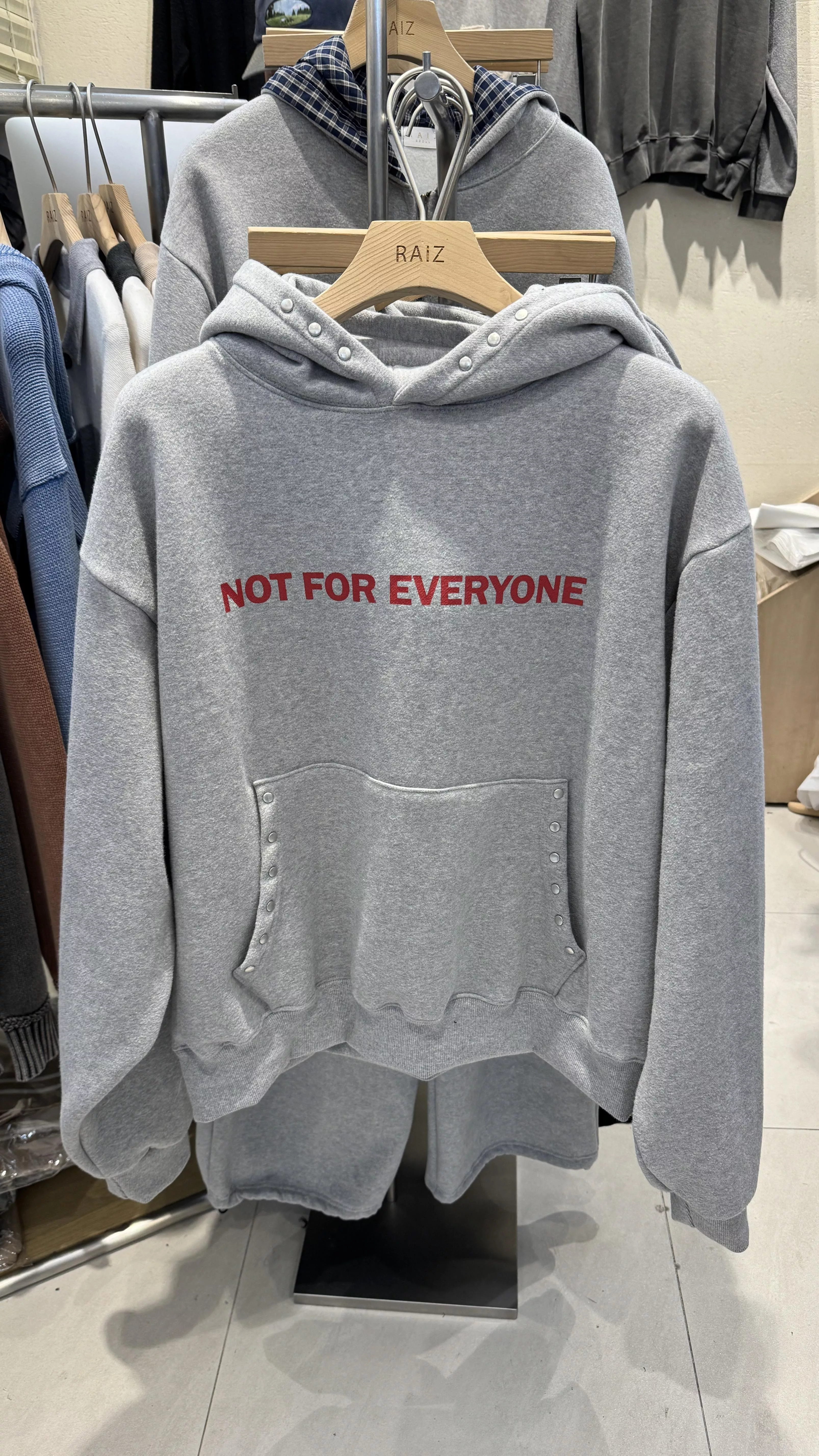 CF23_撞色卯釘扣 加絨連帽上衣