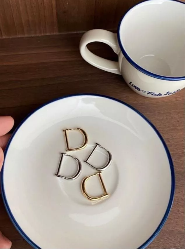 字母易扣式耳環