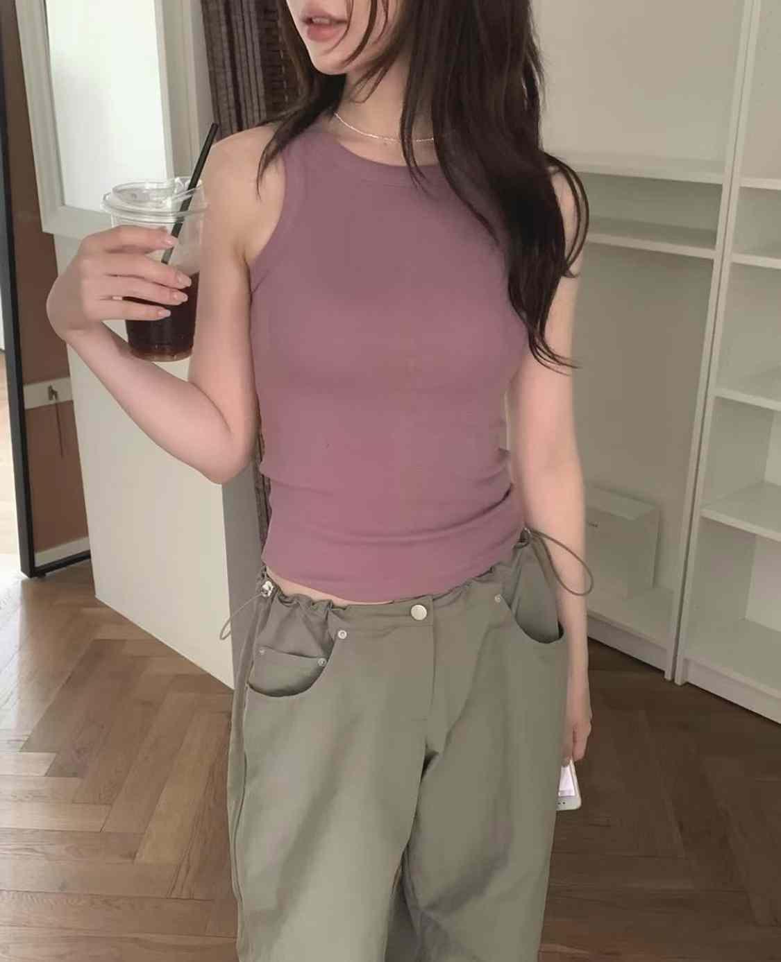 純色無袖背心