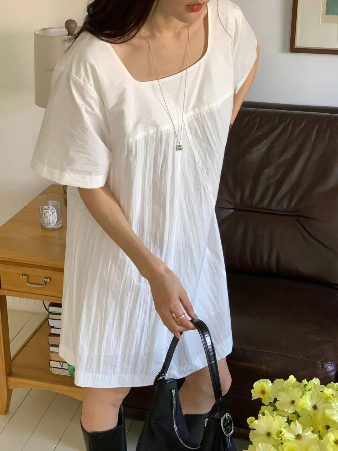 方領寬鬆連身裙