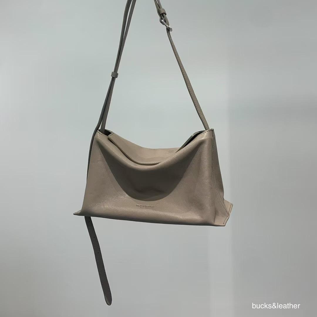 韓國bucks&leather 羊皮磁吸枕頭包