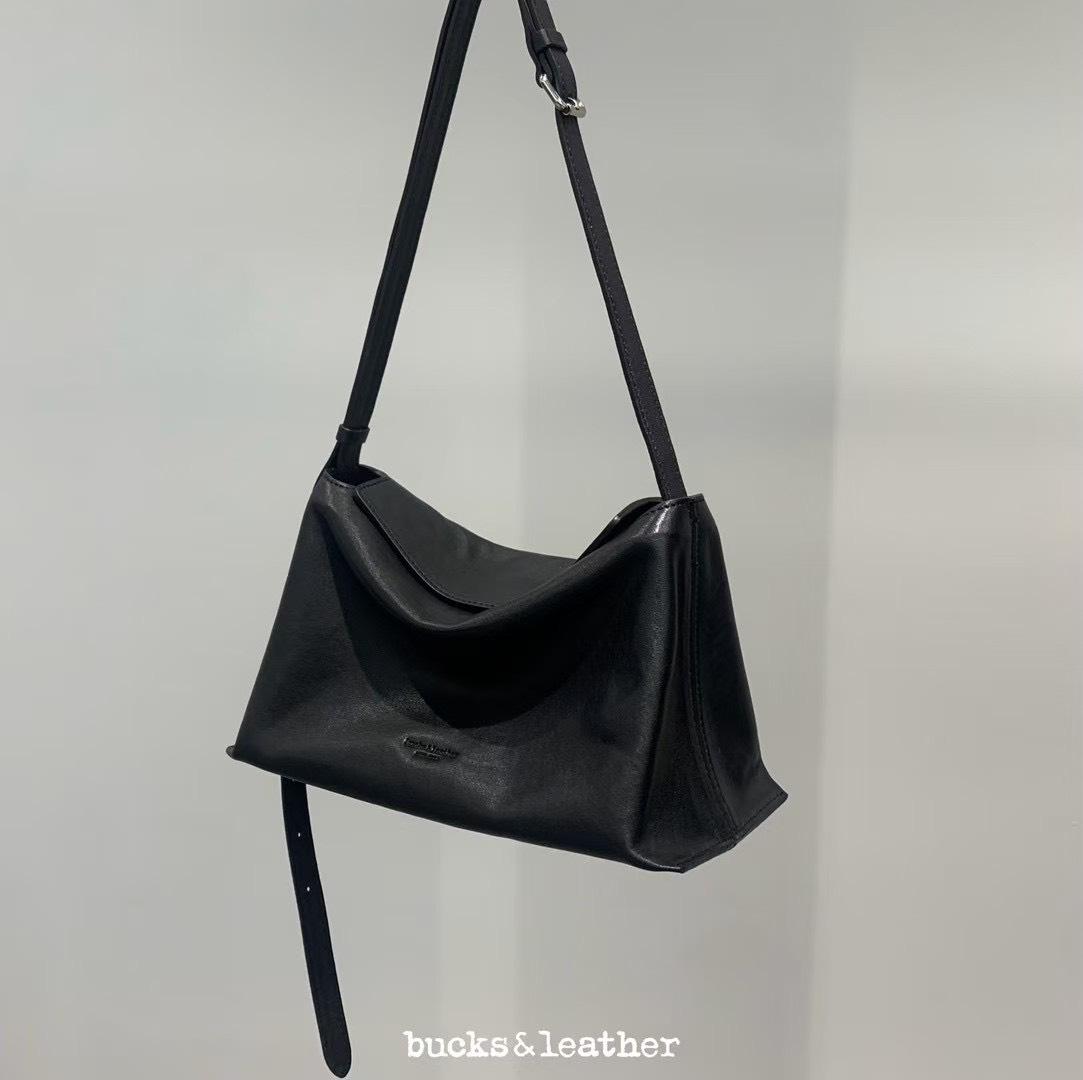 韓國bucks&leather 羊皮磁吸枕頭包