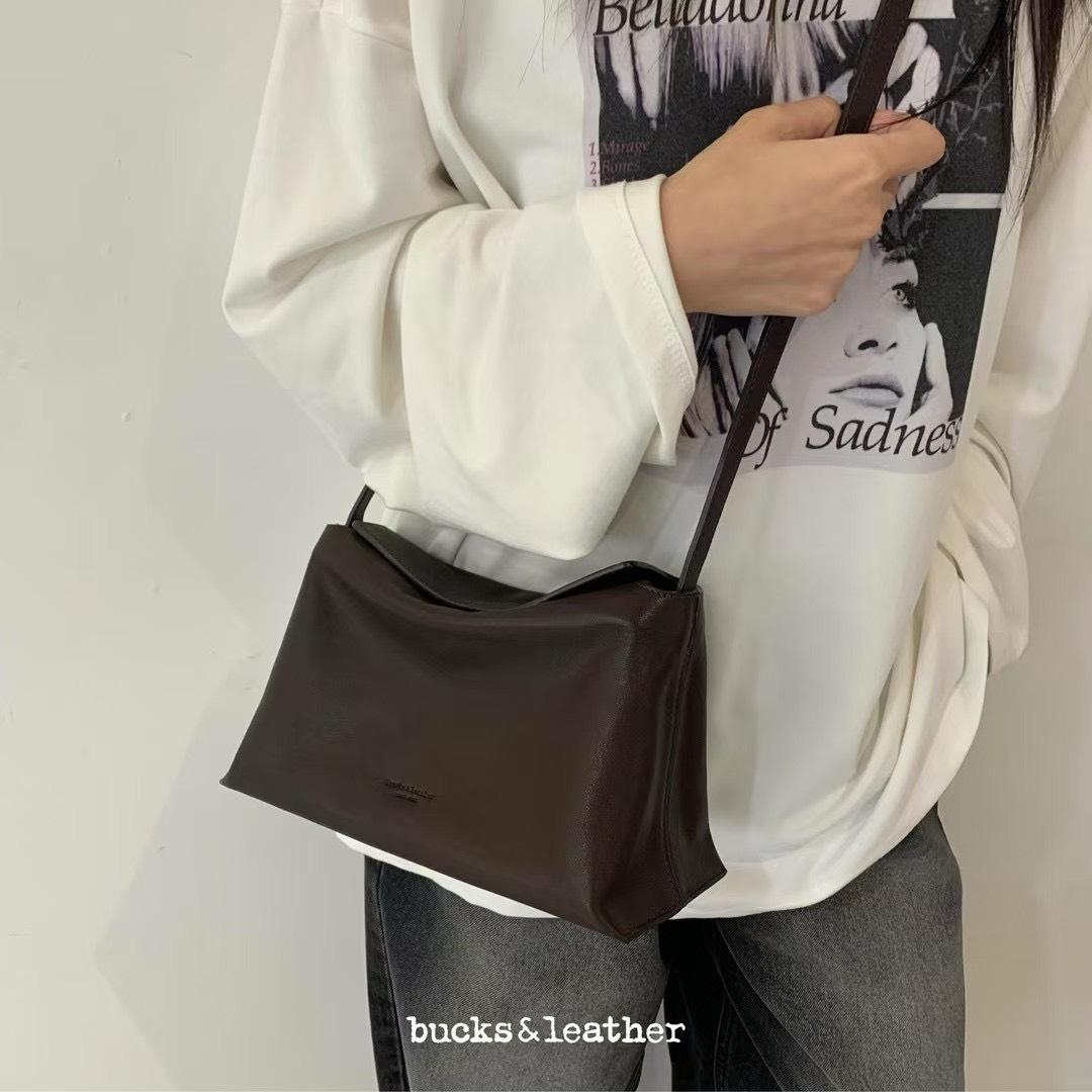 韓國bucks&leather 羊皮磁吸枕頭包
