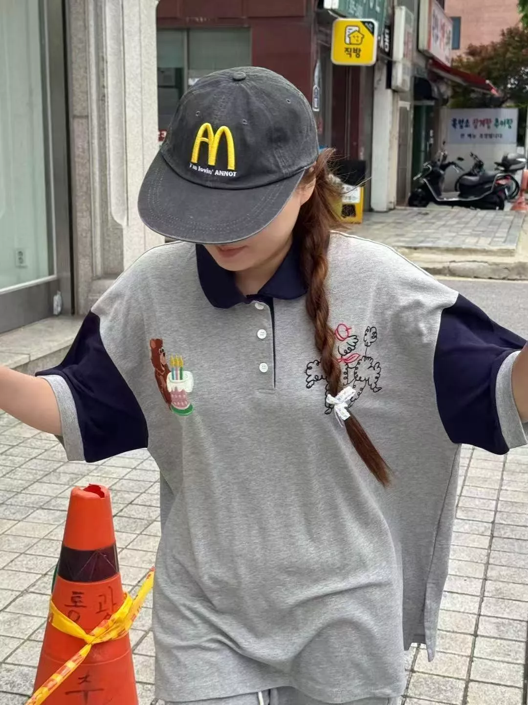 刺繡蛋糕熊拚色polo