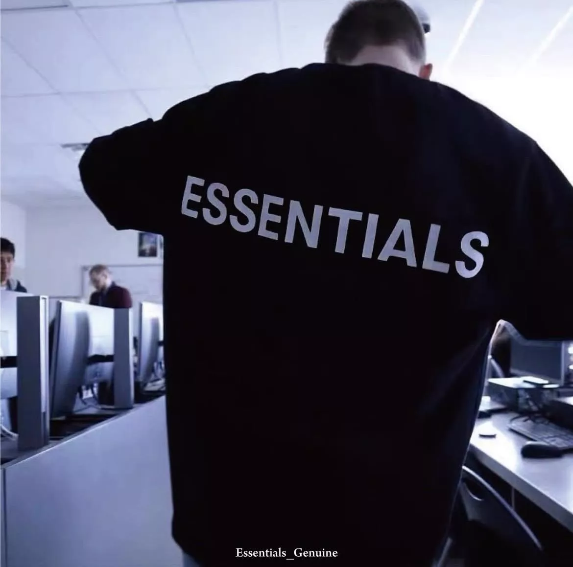 Essentials 19FW 背後超大字反光 Logo 短TEE