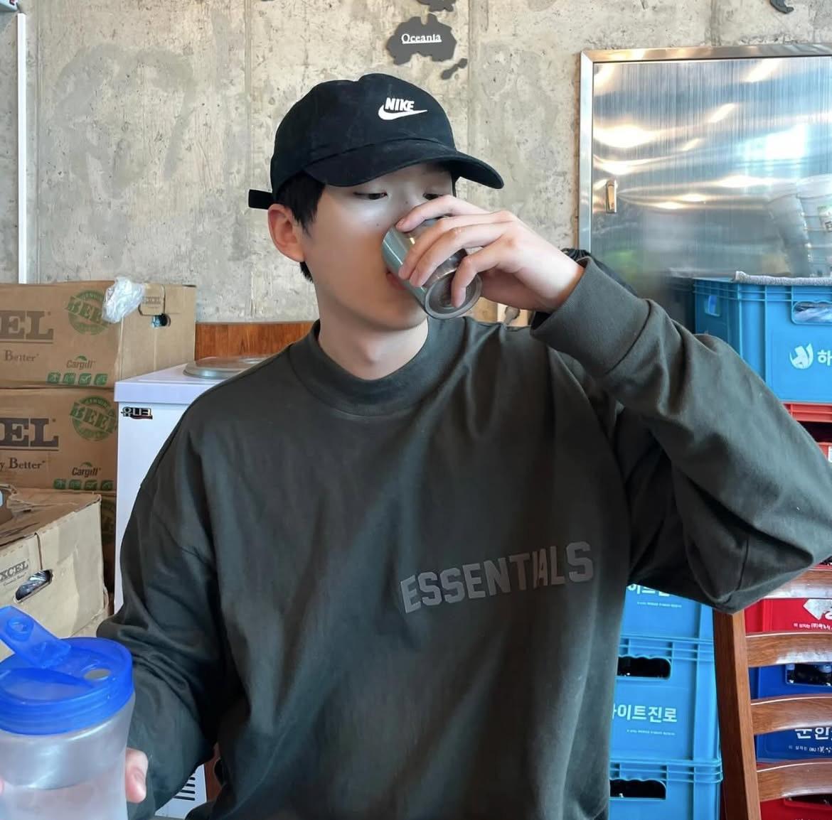 Essentials Fog 22ss 前膠字體長TEE