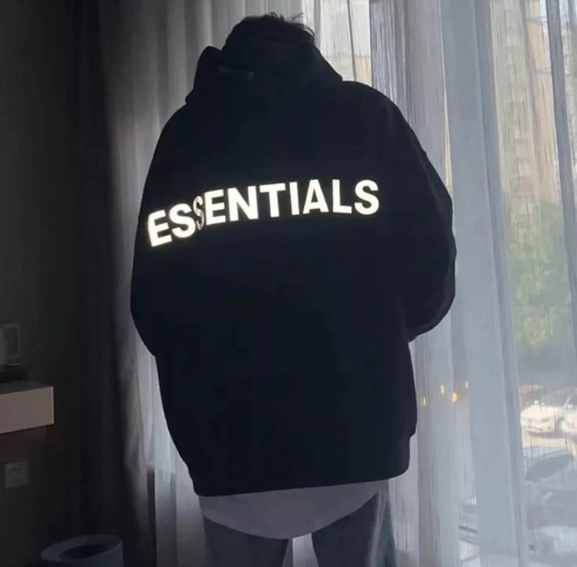 Essentials 背後 3M 反光大字 Logo 帽TEE