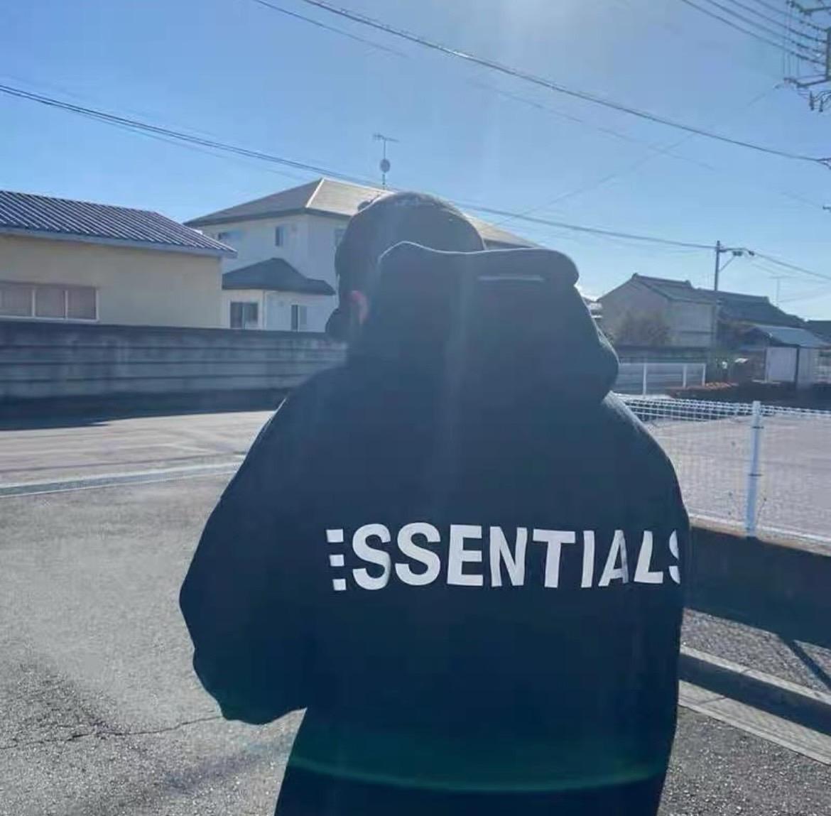 Essentials 背後 3M 反光大字 Logo 帽TEE