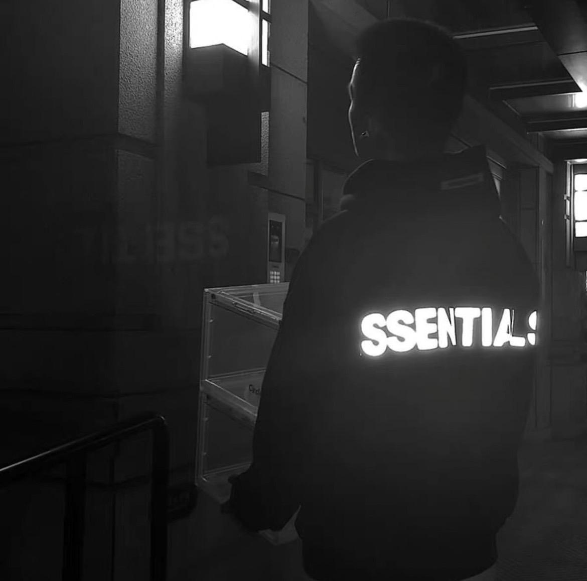 Essentials 背後 3M 反光大字 Logo 帽TEE