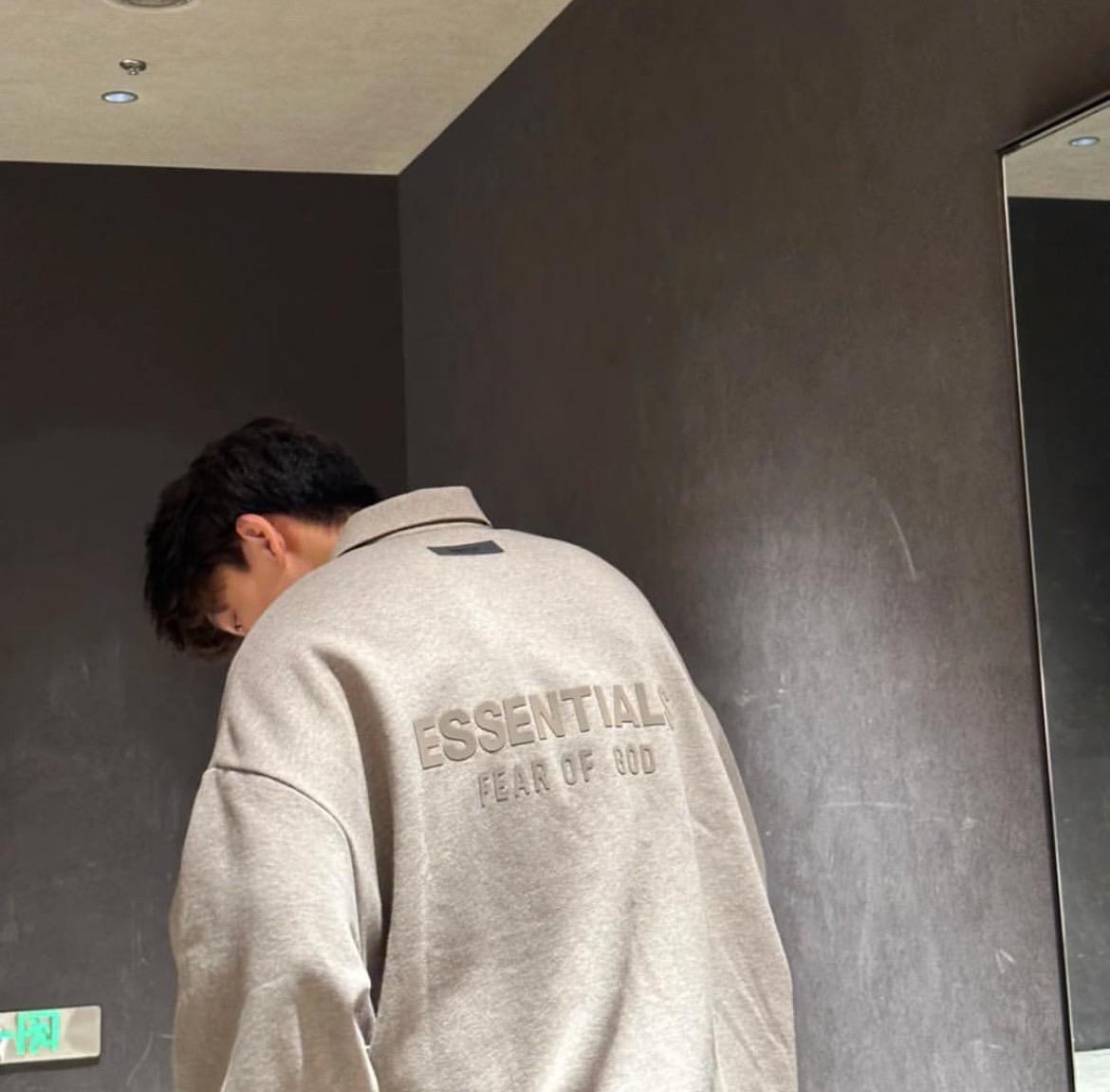 Fear Of God Essentials 24FW 背後字母 Polo 衛衣