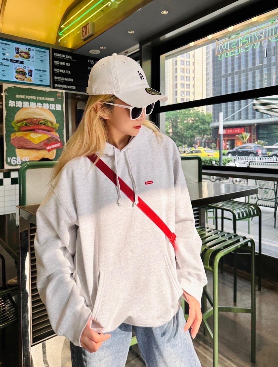 Supreme SS24 Small Box Logo 小刺繡帽TEE