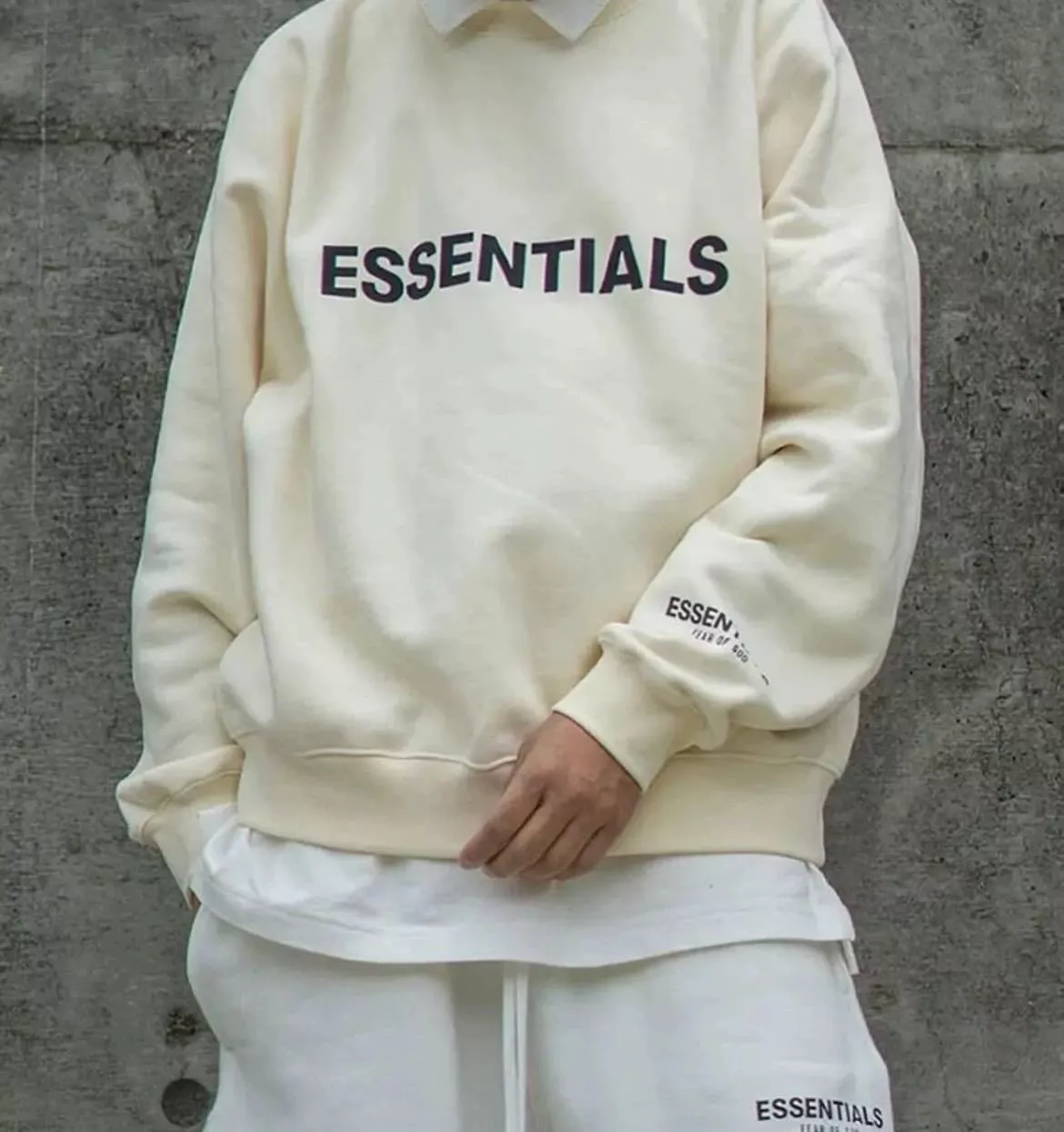 現貨 Essentials Fog 前字 Logo 大學TEE 奶油白