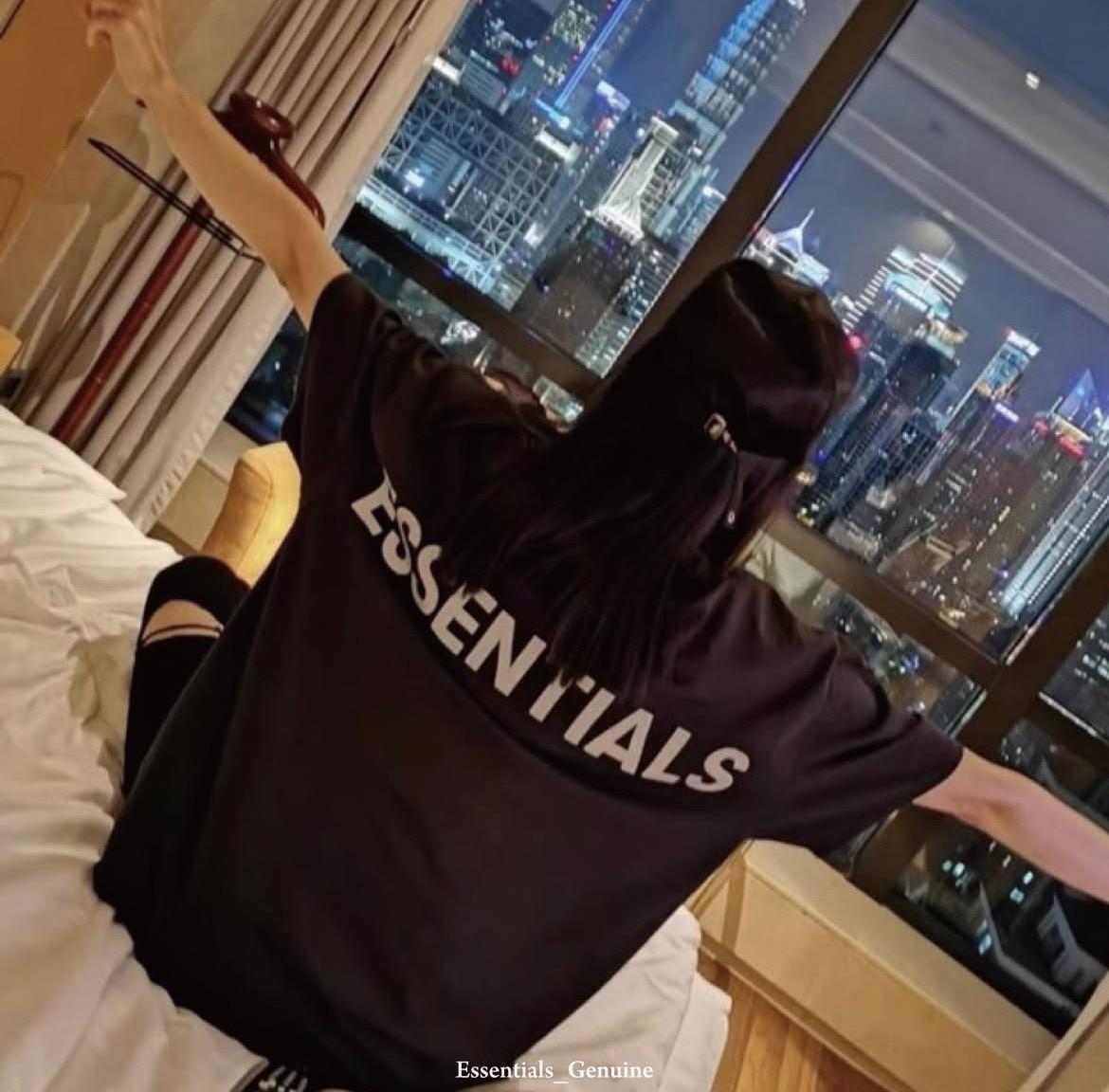 現貨 Essentials 19FW 背後超大字反光 Logo 短TEE