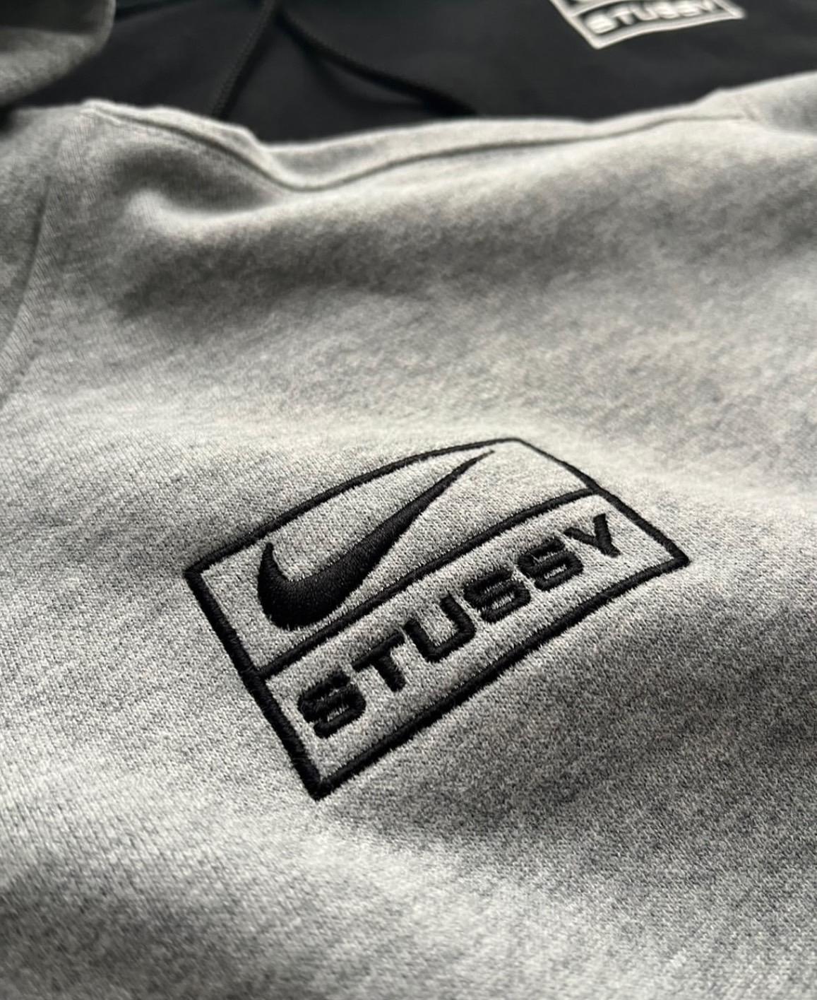 現貨 Stussy x Nike Crewneck Sweatshirt 聯名大學TEE