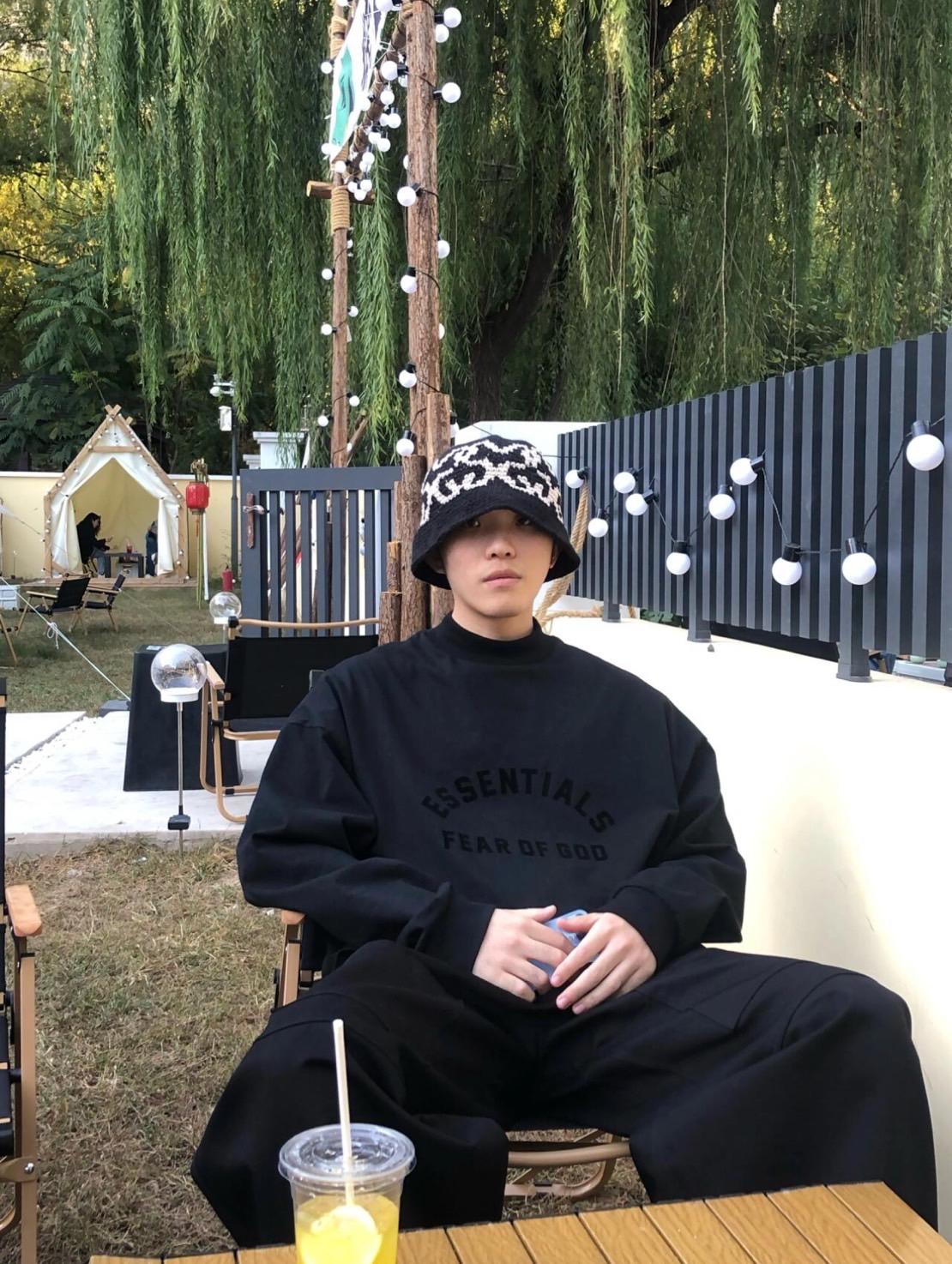 Fear Of God Essentials 23SS Hoodie Jet Black 圓弧字體大學TEE