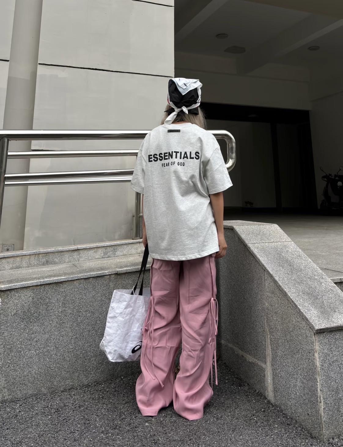 Fear Of God Essentials 24FW Holiday 系列短TEE