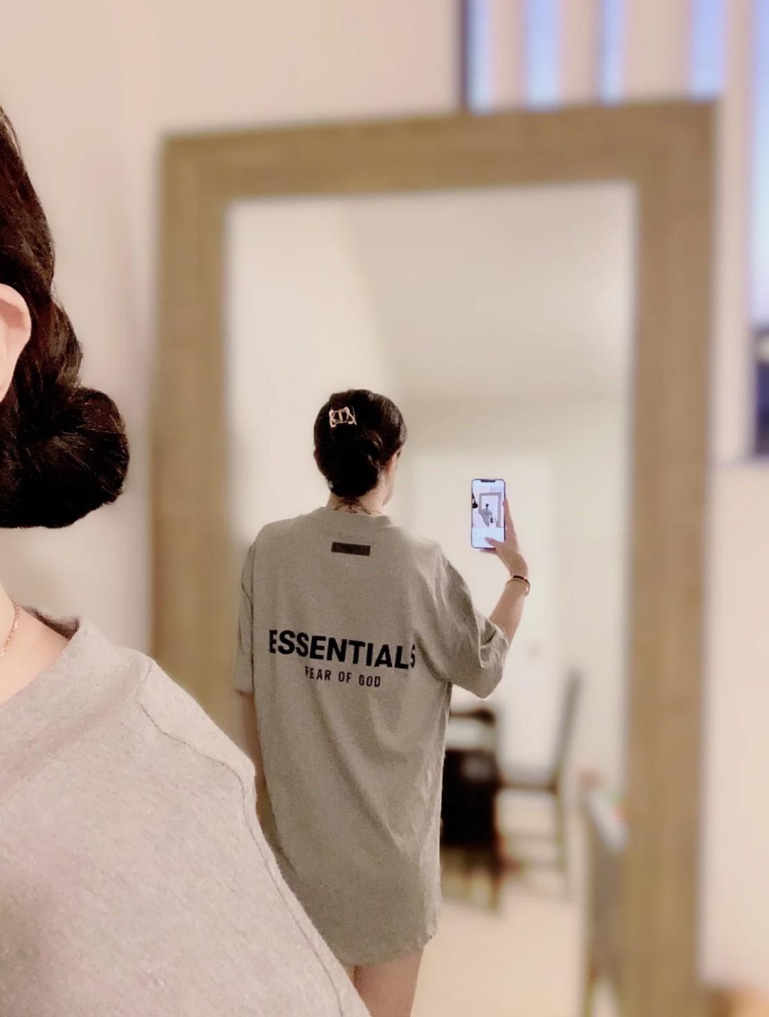 Fear Of God Essentials 24FW Holiday 系列短TEE