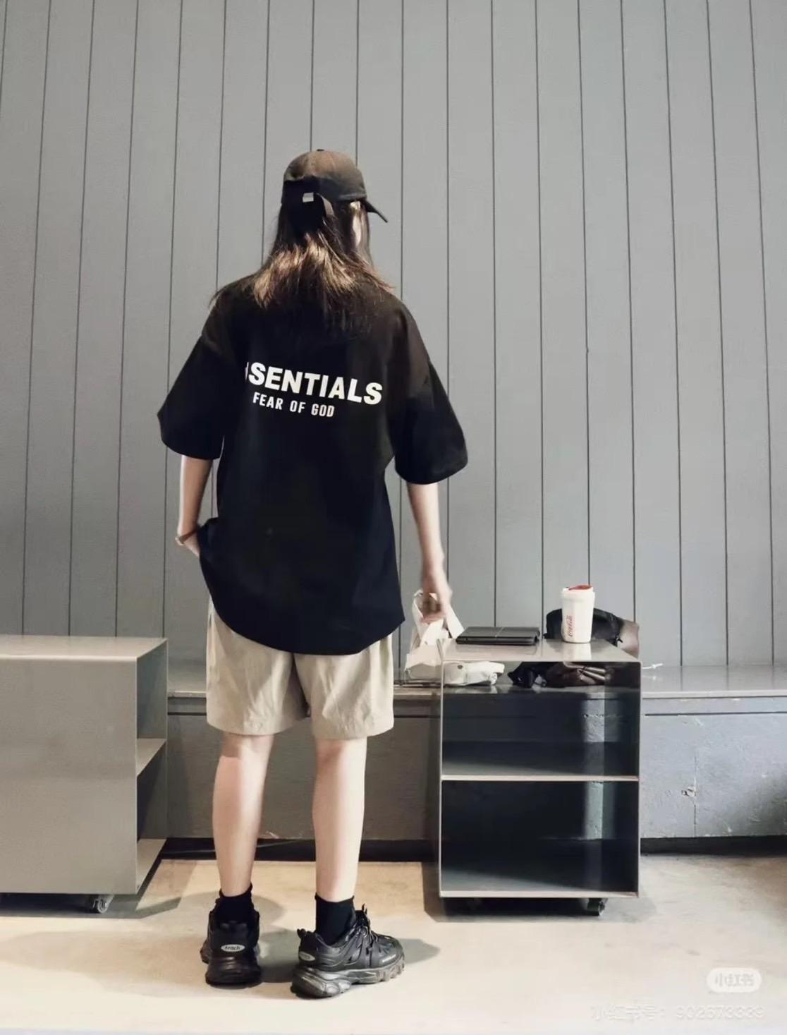 Fear Of God Essentials 24FW Holiday 系列短TEE