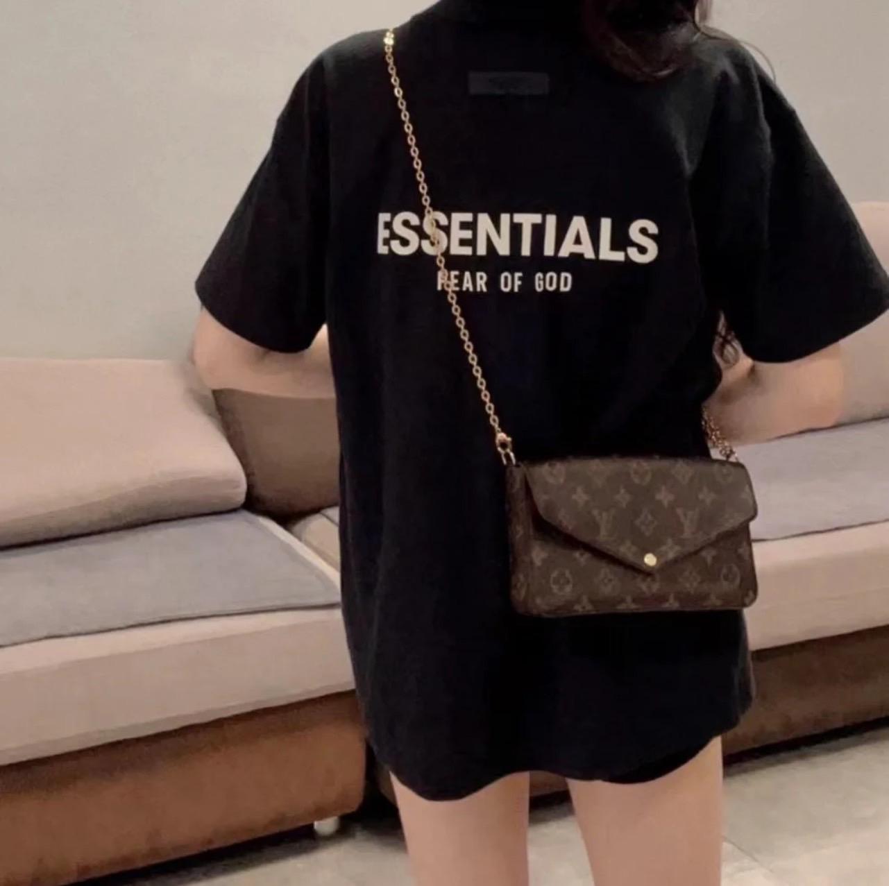 Fear Of God Essentials 24FW Holiday 系列短TEE