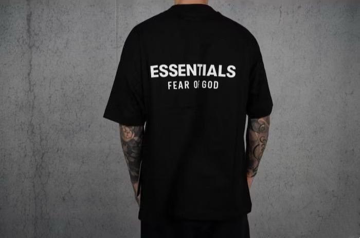 Fear Of God Essentials 24FW Holiday 系列短TEE