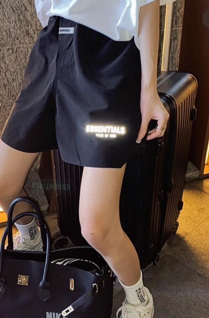 Fear of God Essentials 反光尼龍短褲
