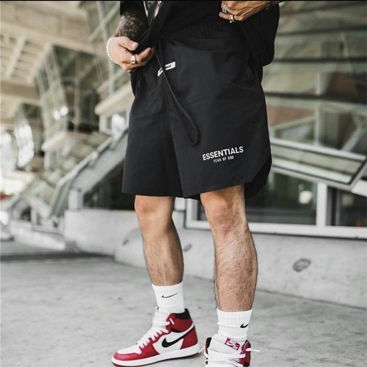 Fear of God Essentials 反光尼龍短褲