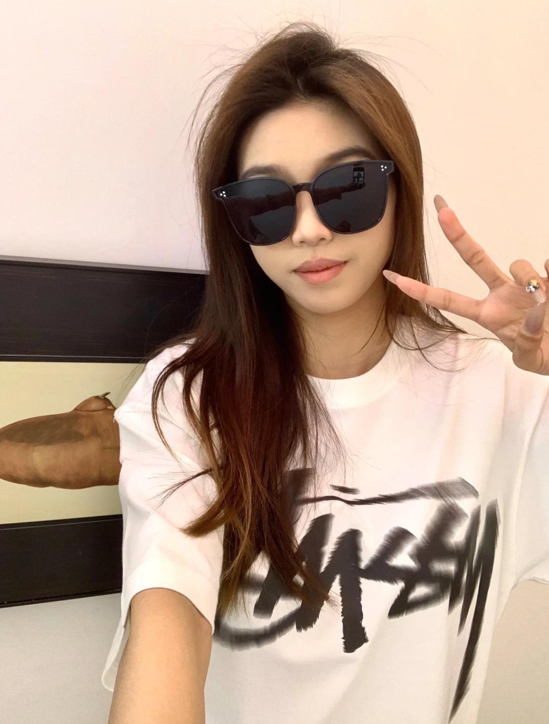 Stussy 前後暈眩Logo 短TEE