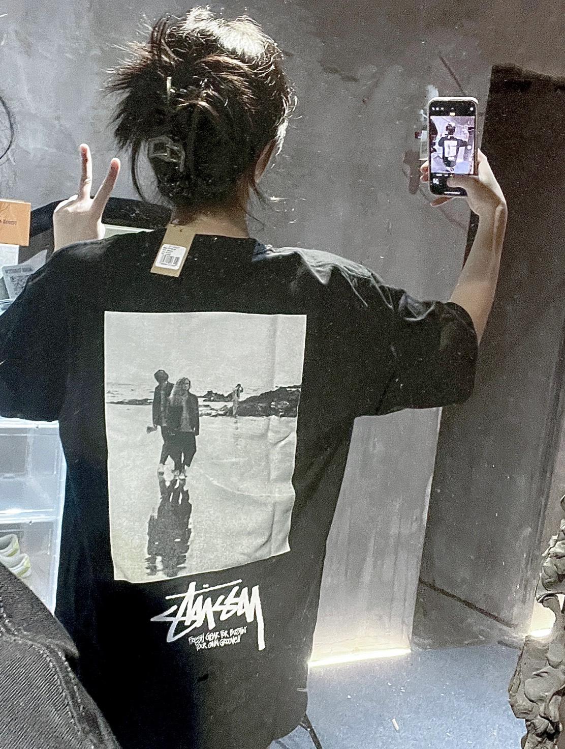Stussy FW22 Low Tide 低潮海灘人物Logo短TEE