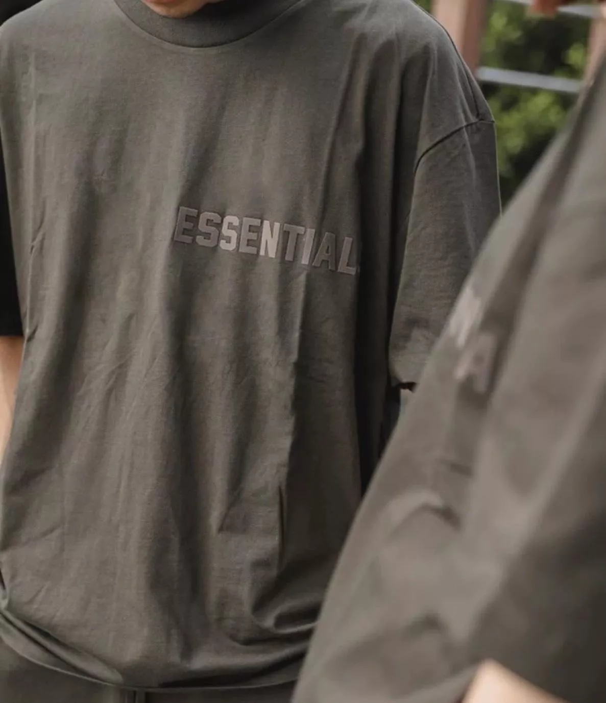 Fear Of God Essentials 23SS 胸口膠面大Logo落肩 膠標 短TEE