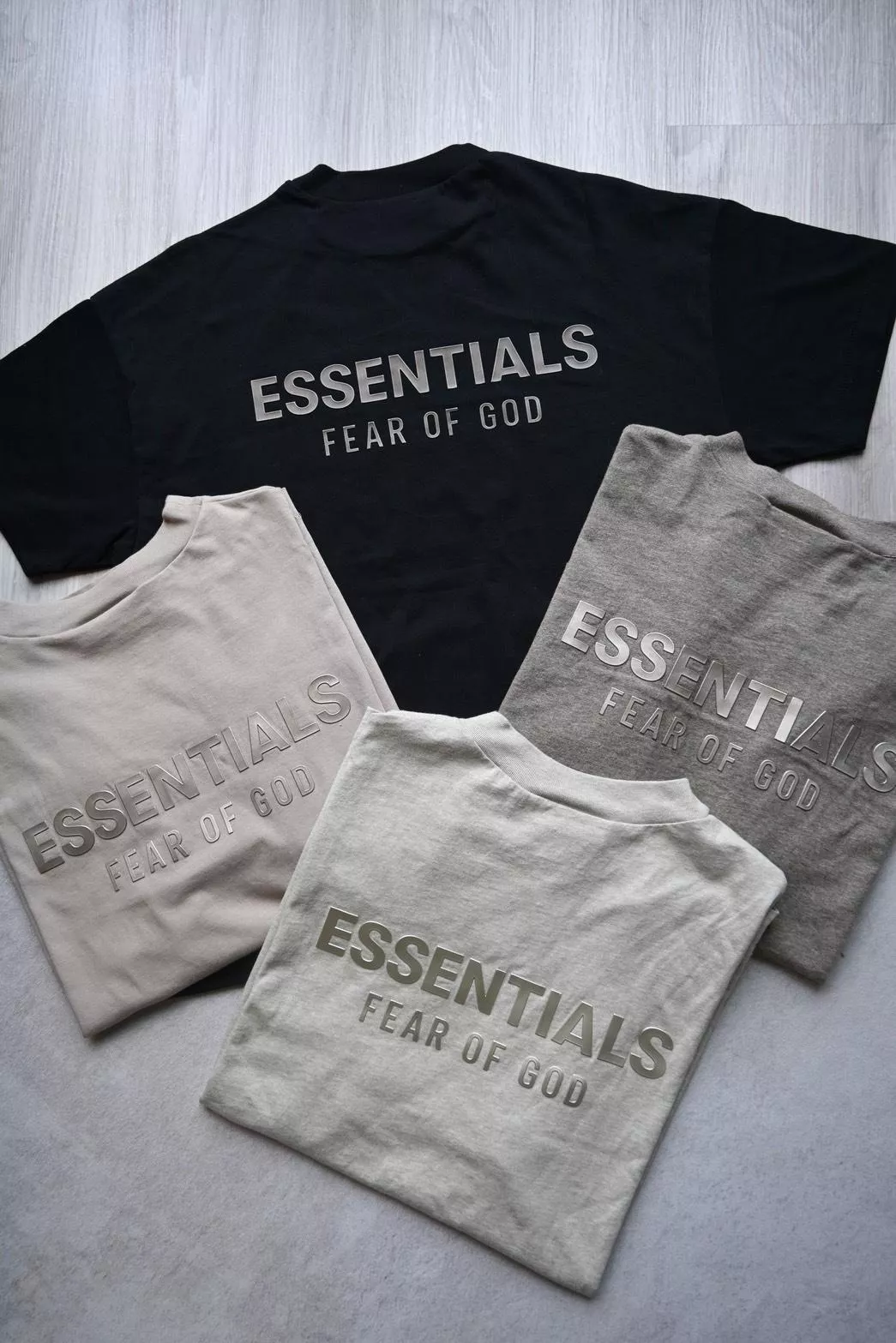 Fear of God Essentials SS25 Classic Short Sleeve 金屬字體 Logo 短TEE