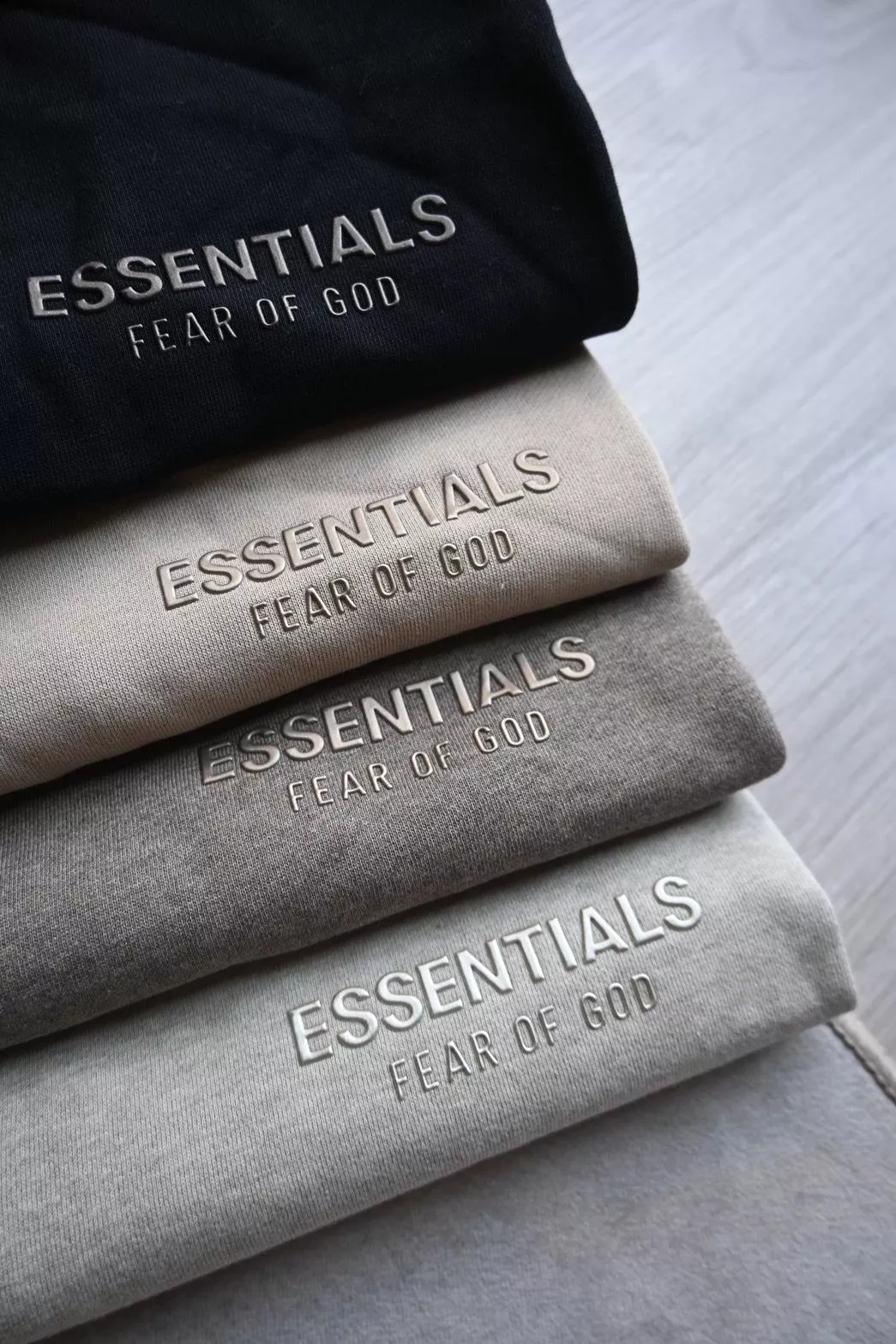 Fear of God Essentials SS25 Classic Short Sleeve金屬字體Logo短褲