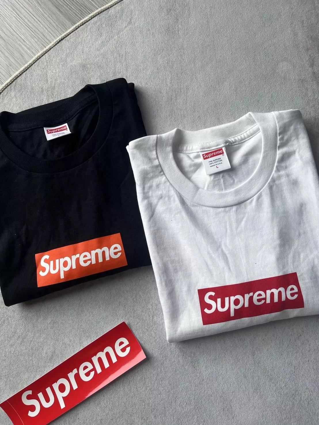 Supreme® 洛杉磯開幕好萊屋限定白色短 TEE/舊金山黑色短TEE