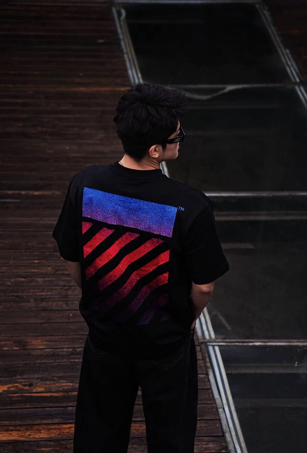 ️Off-White 漸變色斜紋圖案短Tee