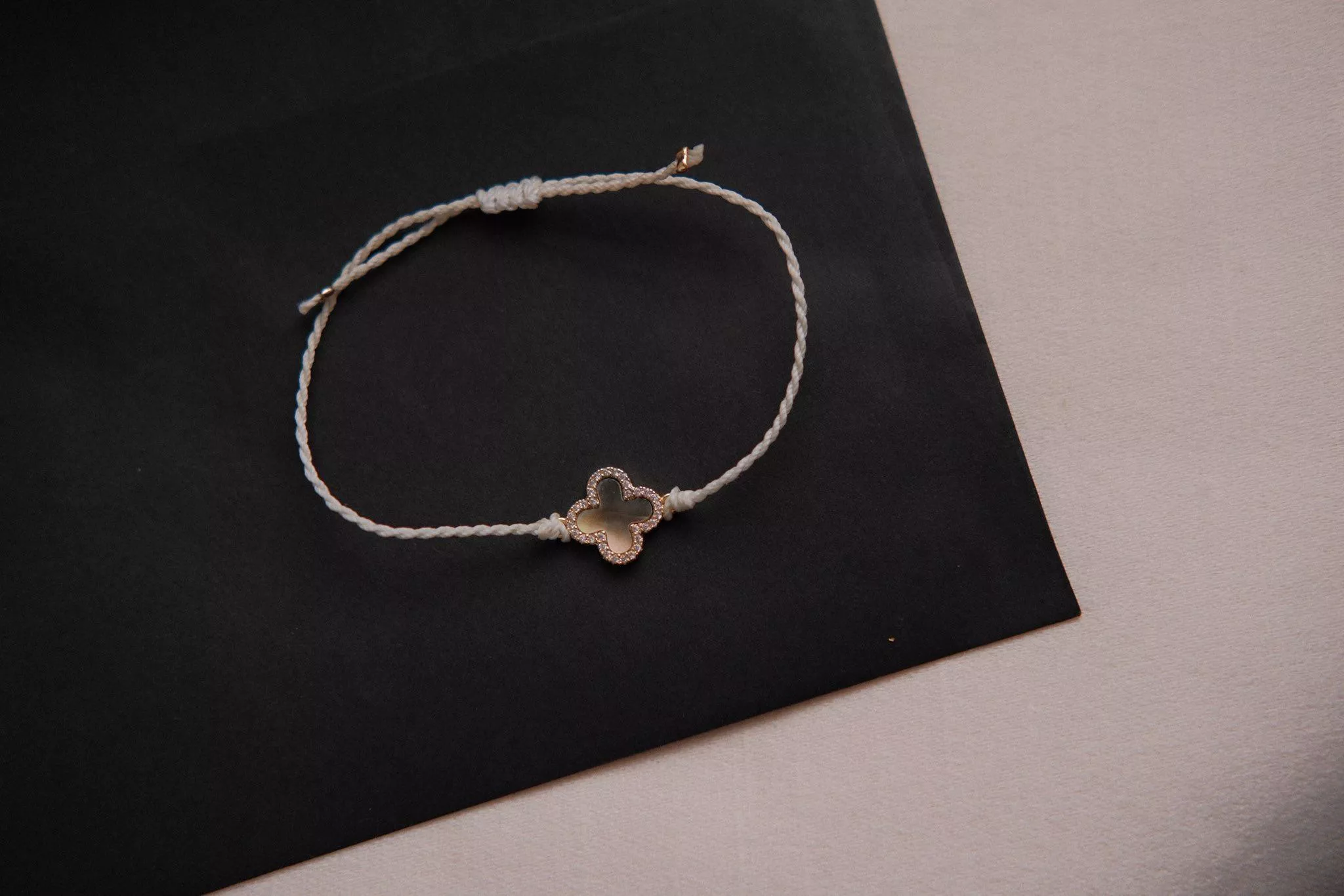 幸運草天然貝殼手鍊-蠟繩編織