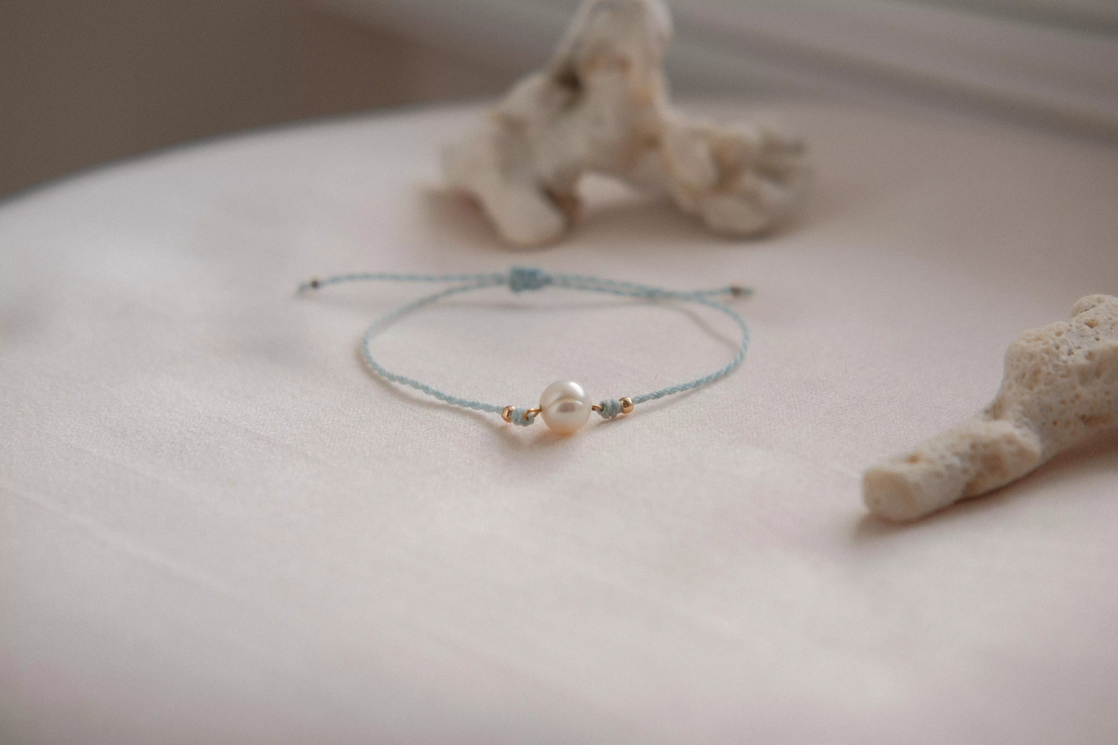 單顆珍珠手鍊-水藍色蠟繩編織