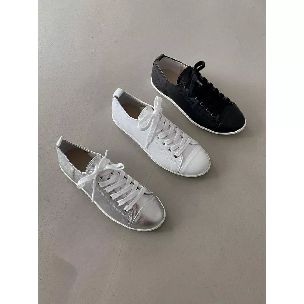 🇰🇷正韓東大門真皮綁帶軟Q平底休閒小白鞋