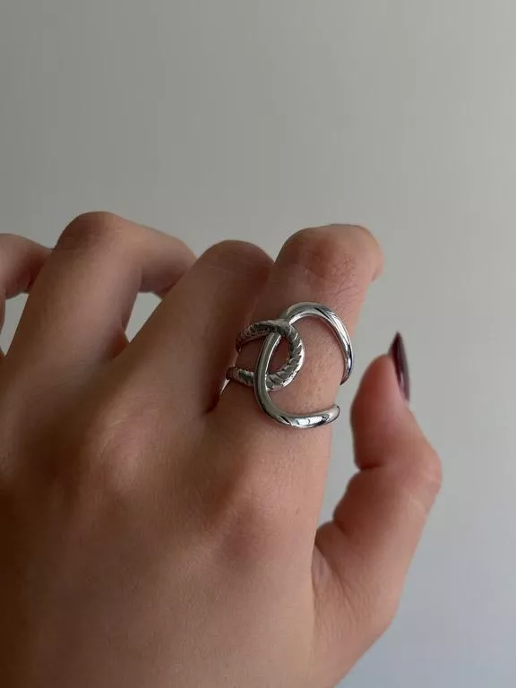 Lullaby│鈦鋼交叉不對稱環繞戒(售完不補)