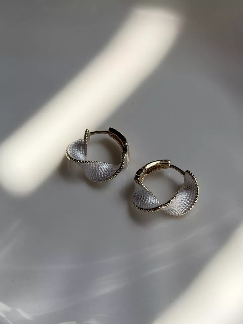 雪白色的緞帶2.0│光波扭轉耳扣