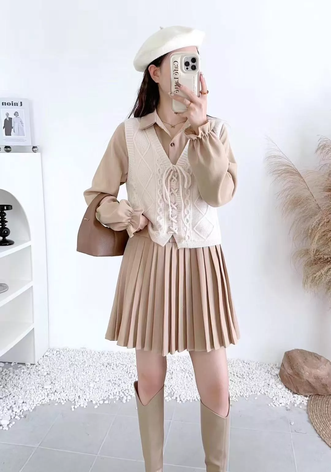 卡其色洋裝+杏色背心