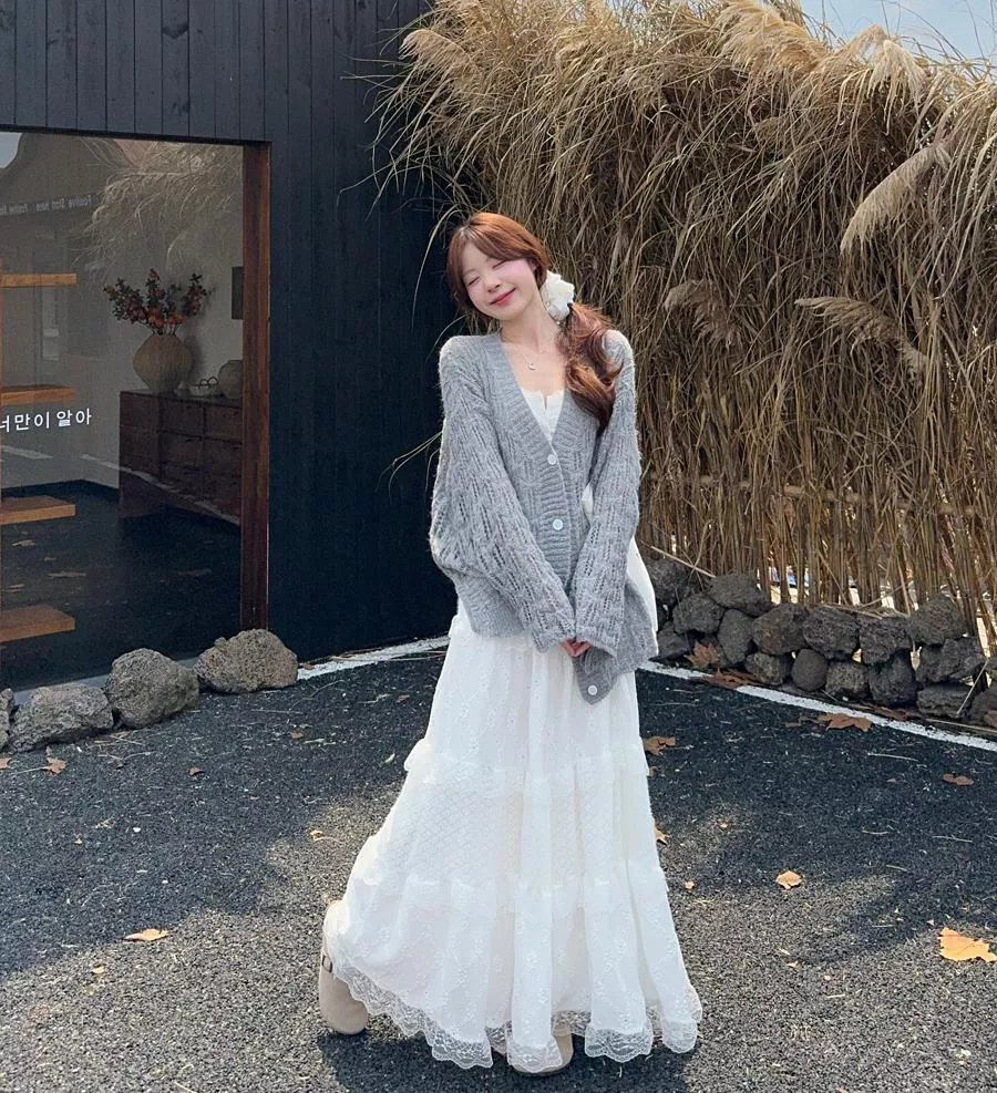 灰色針織外套/蕾絲長裙
