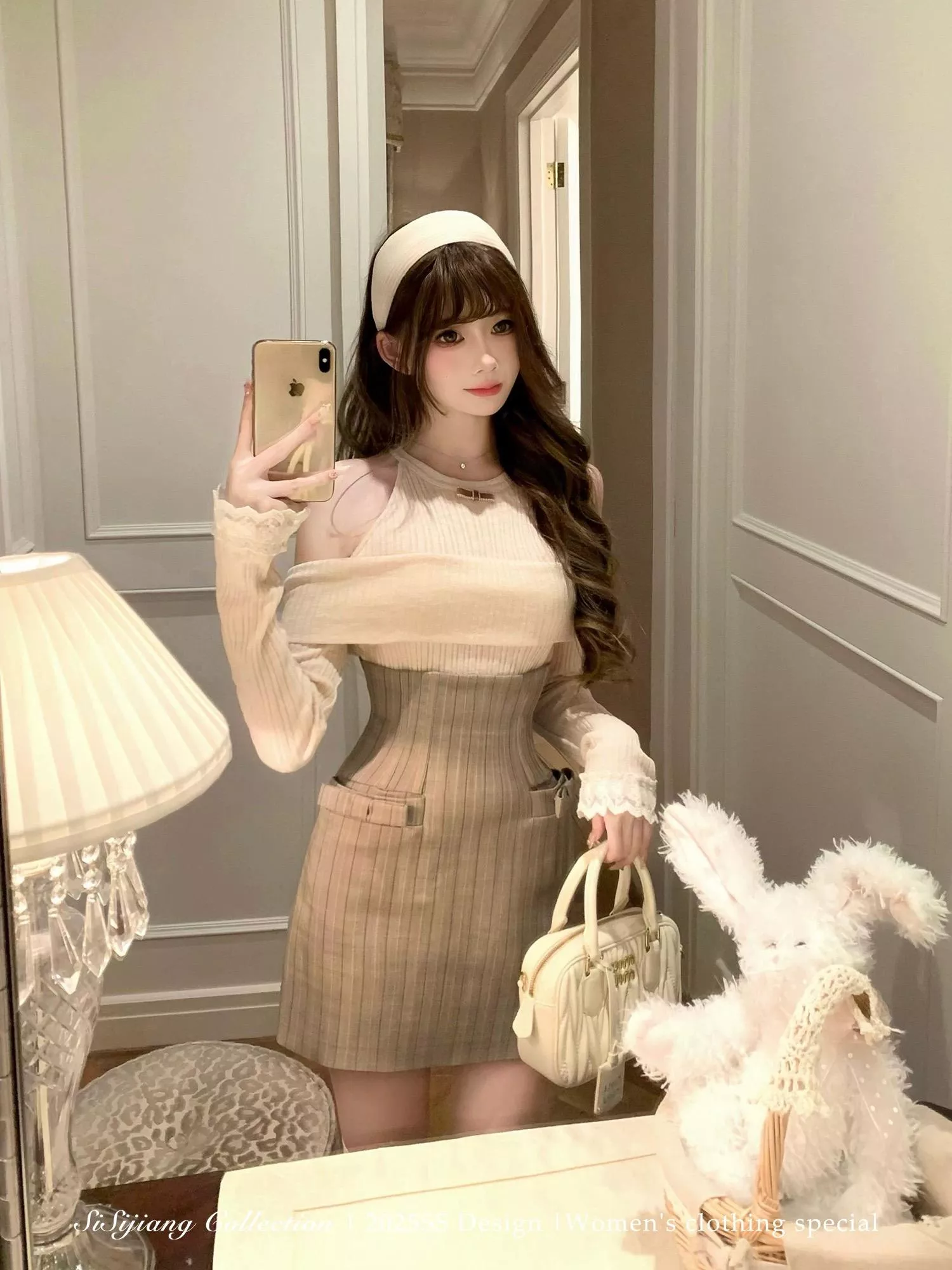 露肩上衣+掐腰短裙