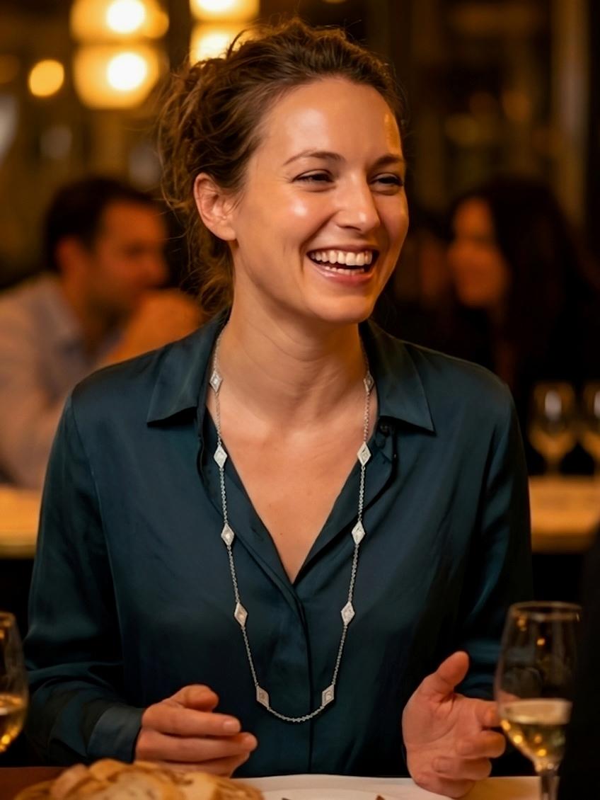 法式幾何菱形毛衣長鍊項鍊 NL1-1（銀色）｜單圈配戴效果｜熟女老錢風靜奢輕珠寶品牌｜MADI&Egrave;AVARO 墨締亞瓦羅｜項鍊配戴照