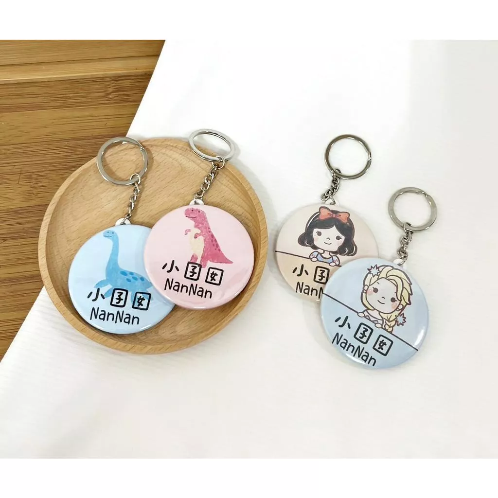 客製手繪插圖姓名 徽章吊飾 客製徽章 姓名吊飾 掛件 鑰匙圈