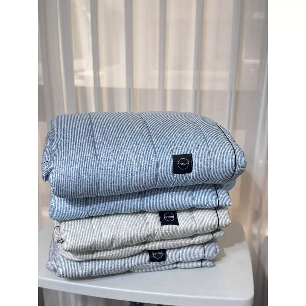 《韓國棉被台灣現貨》韓國空運～簡約線條天絲四季被 (偏薄&夏天冷氣房也可使用)