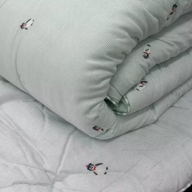《韓國棉被預購》韓國空運～線條企鵝天絲四季被 (偏薄&夏天冷氣房也可使用)